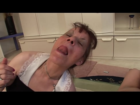 ❤️ Tá triúr ag beirt sheanmháthair agus seanathair amháin ❌  Físeán gnéis  ag ga.gayasianporn.ru ﹏